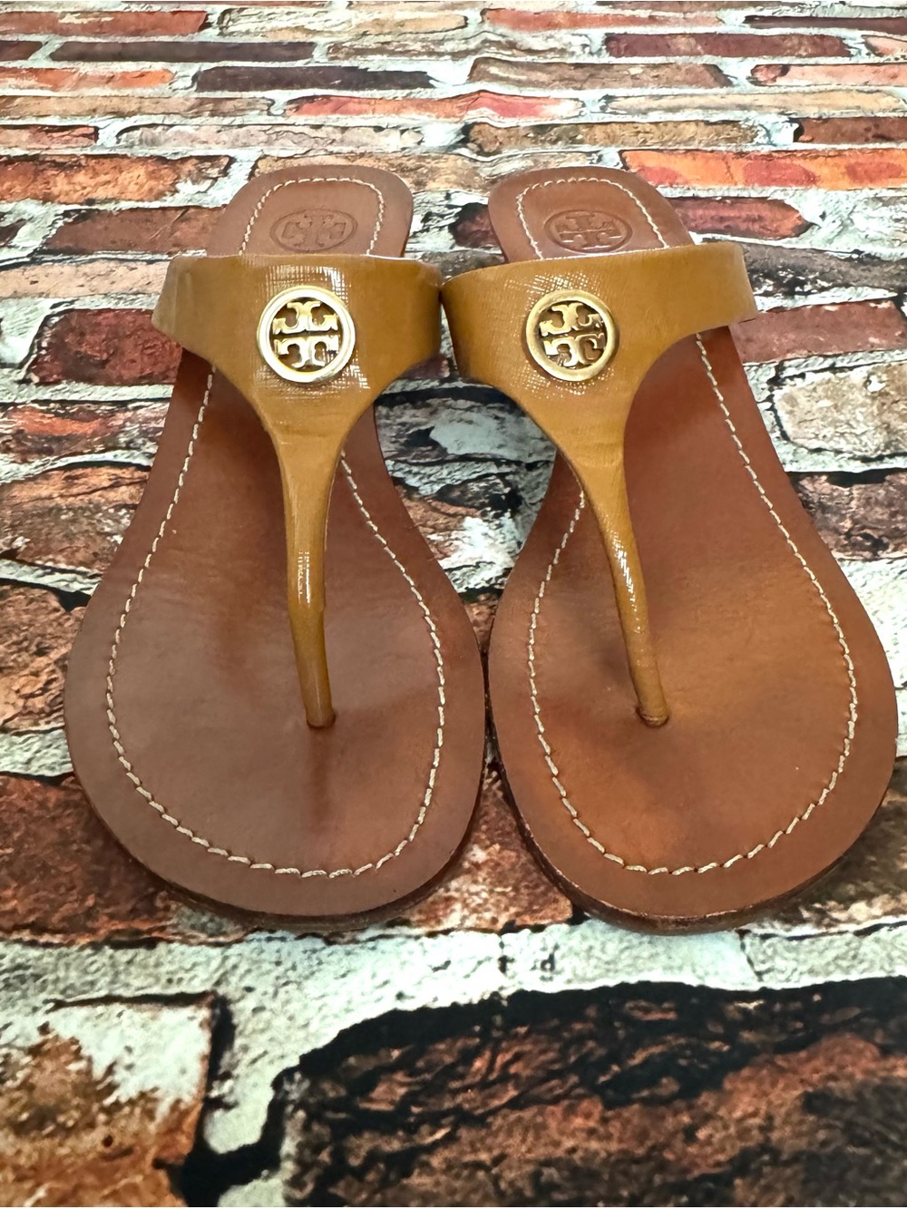 Tory Burch Women’s Tan Patent Leather Small Logo Cameron Thong Wedge Sandals